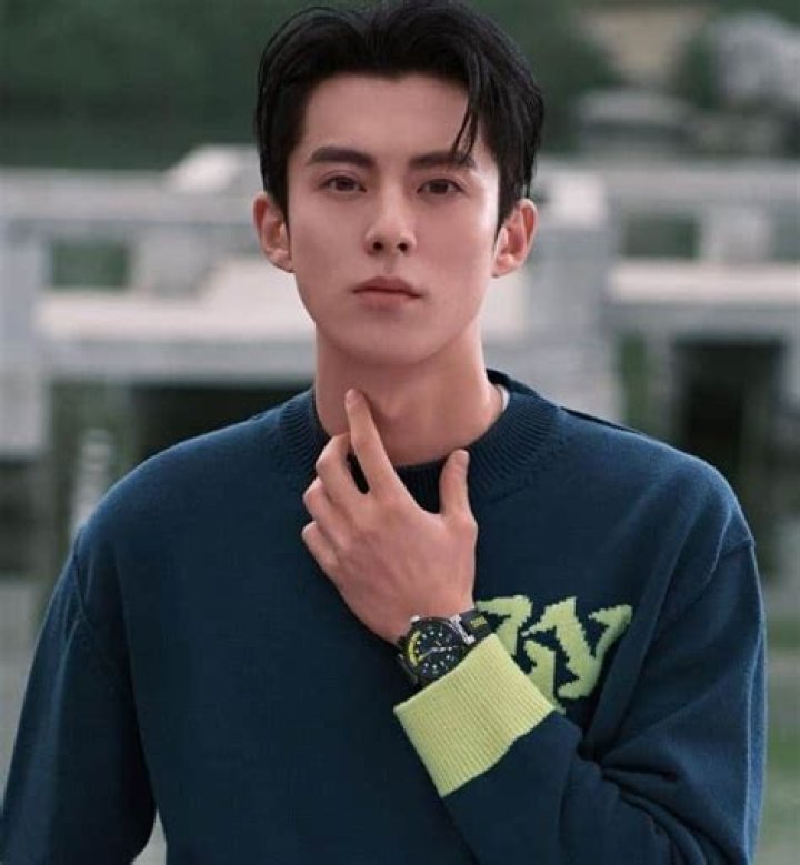 Dylan Wang Bio, Wiki, Age, Height, Family, Girlfriend, Songs, and Net Worth.
