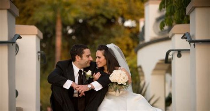 Meredith Eaton: Husband, net worth, tattoos, smoking & body measurements