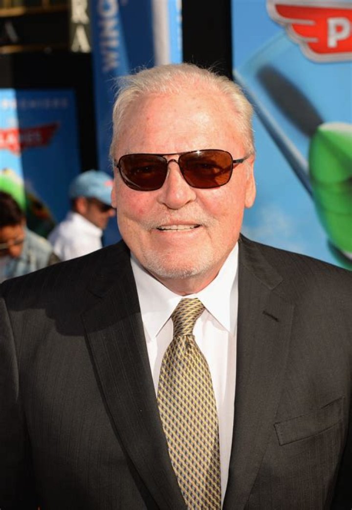Stacy Keach Bio, Wiki, Age, Height, Wife, Prison, Movies, American Greed, Net Worth